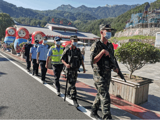 多部门联合执法 保障游客出行安全426.png