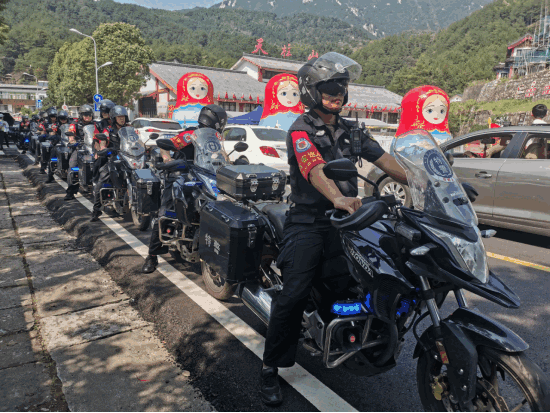 多部门联合执法 保障游客出行安全424.png